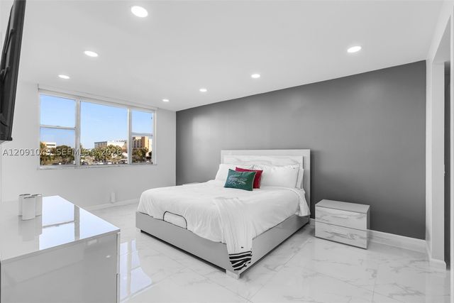 3800 Hillcrest Dr 203, Hollywood, FL 33021