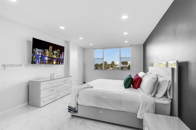 3800 Hillcrest Dr 203, Hollywood, FL 33021