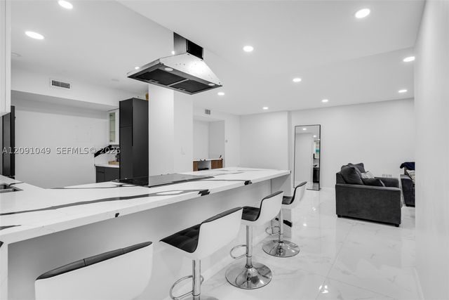 3800 Hillcrest Dr 203, Hollywood, FL 33021