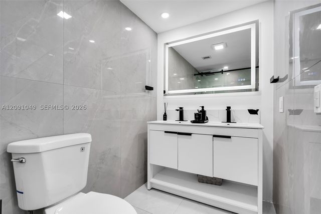 3800 Hillcrest Dr 203, Hollywood, FL 33021