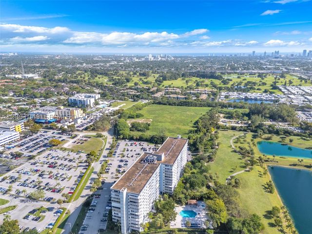 3800 Hillcrest Dr 203, Hollywood, FL 33021