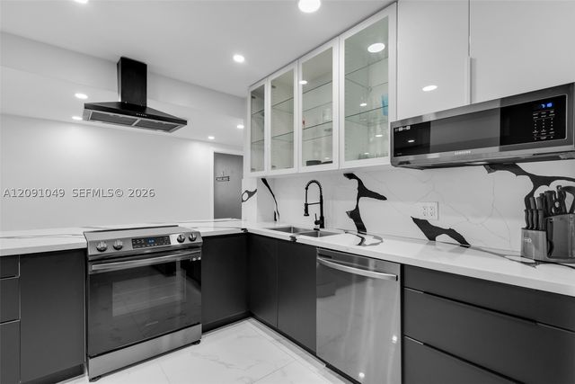 3800 Hillcrest Dr 203, Hollywood, FL 33021