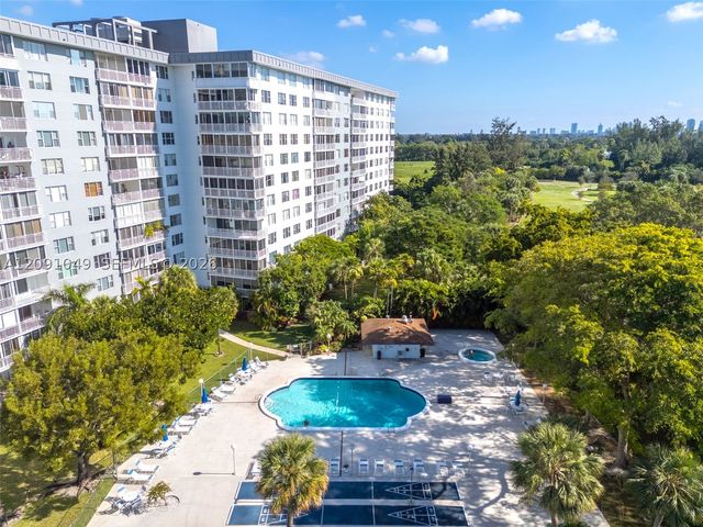 3800 Hillcrest Dr 203, Hollywood, FL 33021