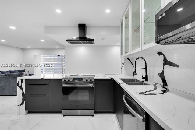 3800 Hillcrest Dr 203, Hollywood, FL 33021