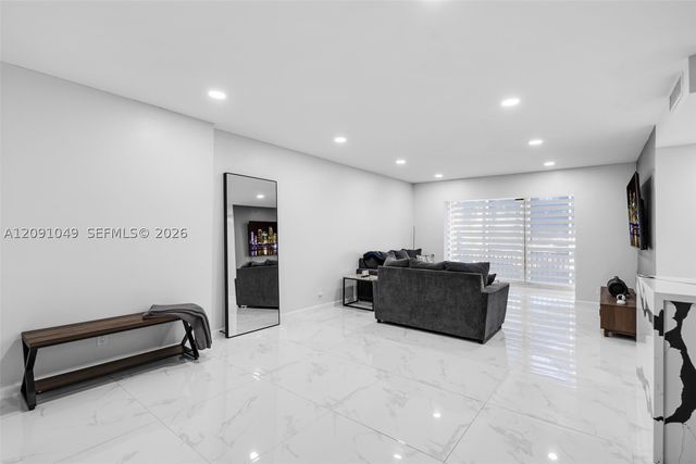 3800 Hillcrest Dr 203, Hollywood, FL 33021