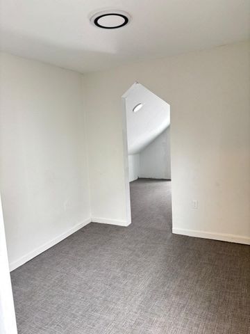 60 Silver Lake St, Athol, MA 01331