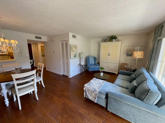13612 S VILLAGE DRIVE 108, Tampa, FL 33618