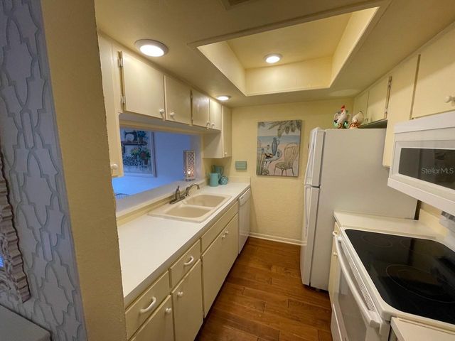 13612 S VILLAGE DRIVE 108, Tampa, FL 33618