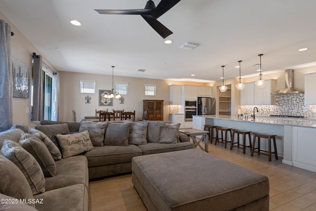 7738 W Laurel Lane, Marana, AZ 85658