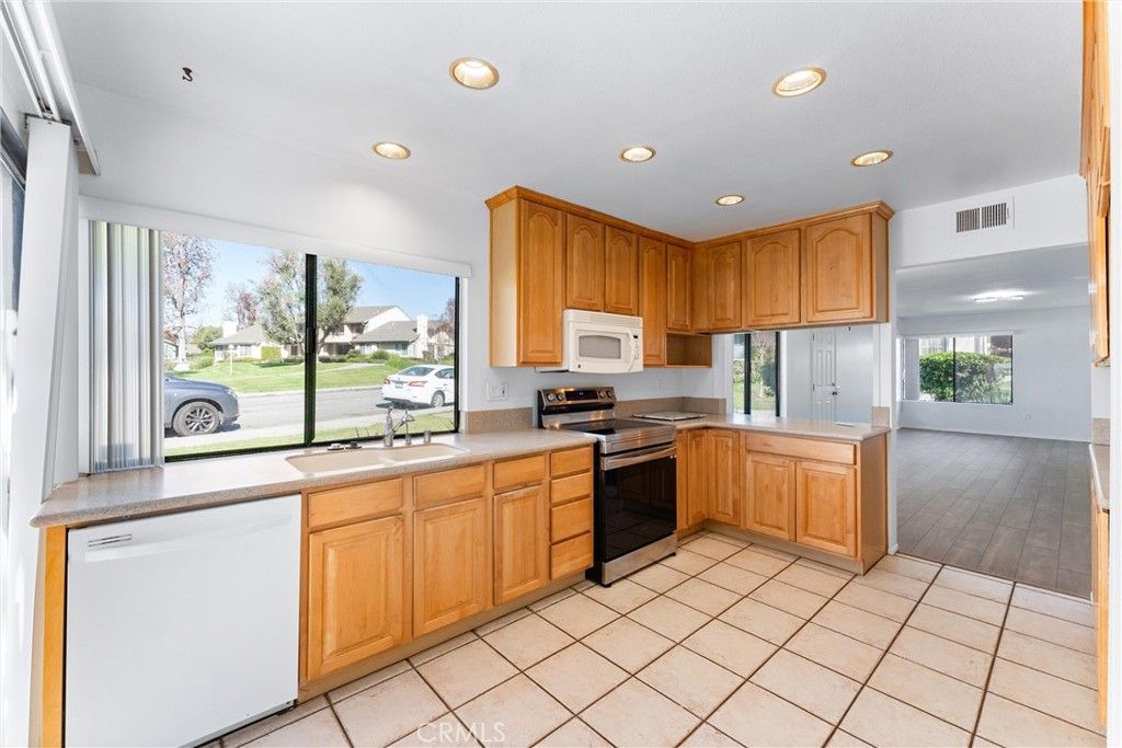 Image 7 of property listing at 692 Archwood Avenue, Brea, CA 92821