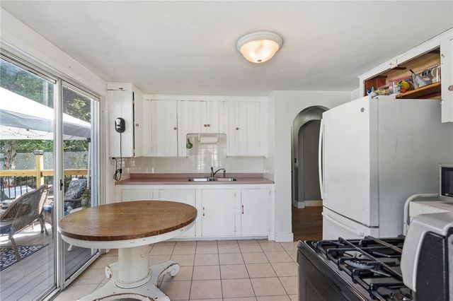 7 Dexter Street, Coventry, RI 02816