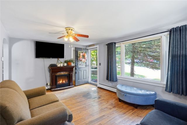 7 Dexter Street, Coventry, RI 02816