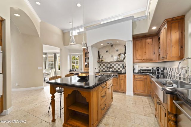 3140 E Crest Shadows Drive, Tucson, AZ 85718