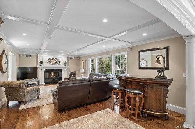 11 Cobblestone Court, Centerport, NY 11721