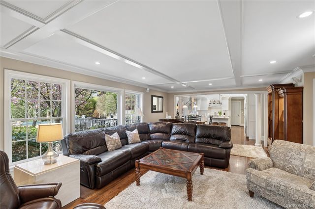 11 Cobblestone Court, Centerport, NY 11721