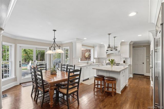11 Cobblestone Court, Centerport, NY 11721