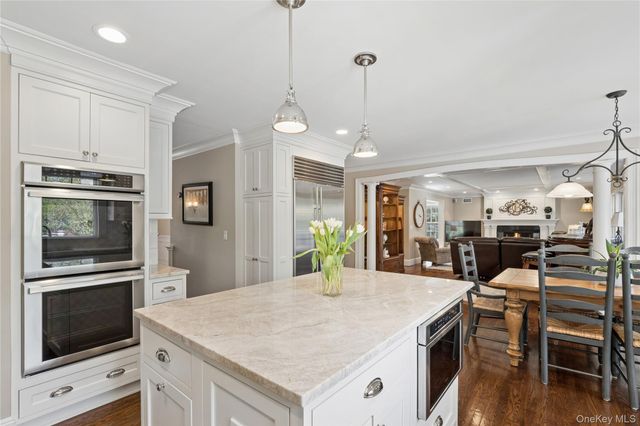 11 Cobblestone Court, Centerport, NY 11721