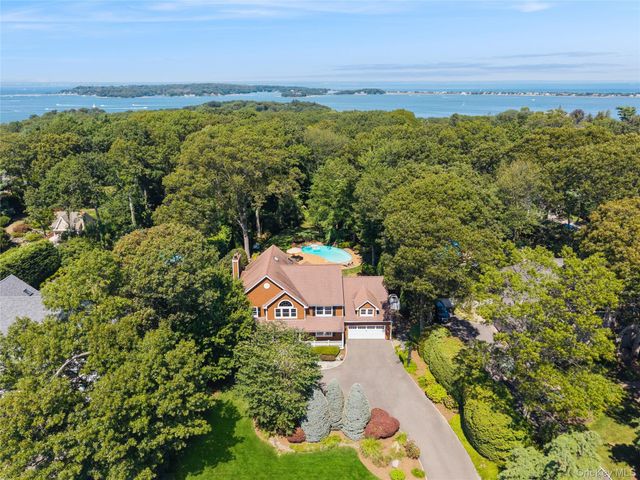 11 Cobblestone Court, Centerport, NY 11721