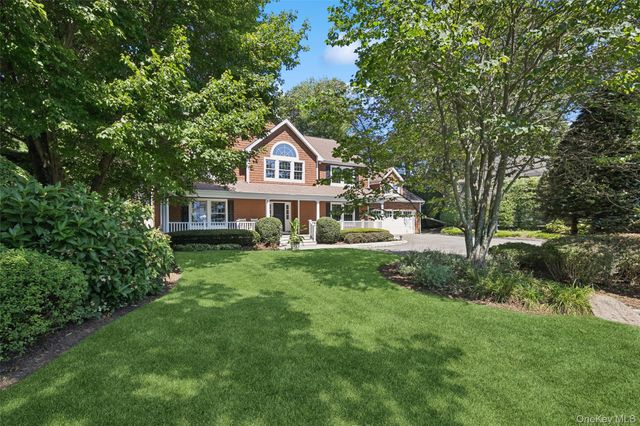 11 Cobblestone Court, Centerport, NY 11721