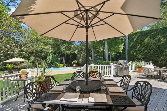 11 Cobblestone Court, Centerport, NY 11721