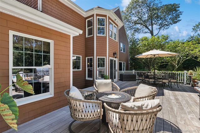 11 Cobblestone Court, Centerport, NY 11721