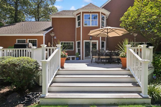 11 Cobblestone Court, Centerport, NY 11721