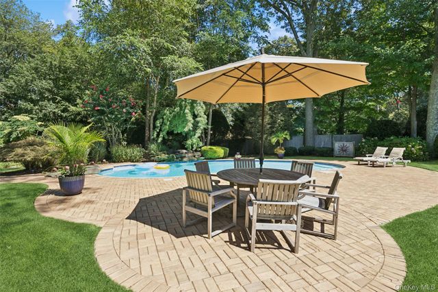 11 Cobblestone Court, Centerport, NY 11721