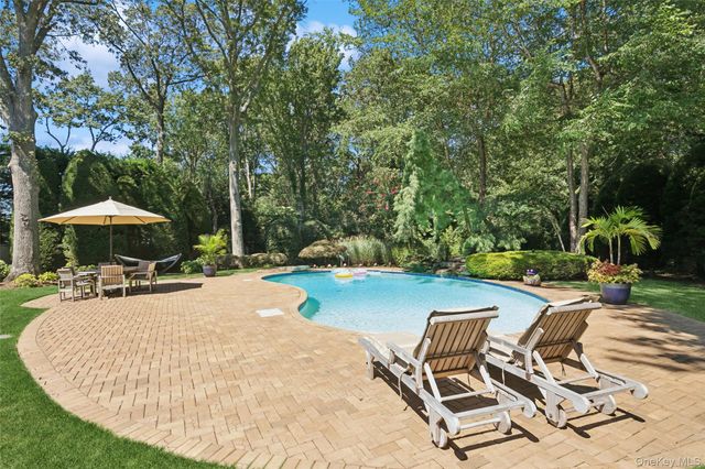11 Cobblestone Court, Centerport, NY 11721