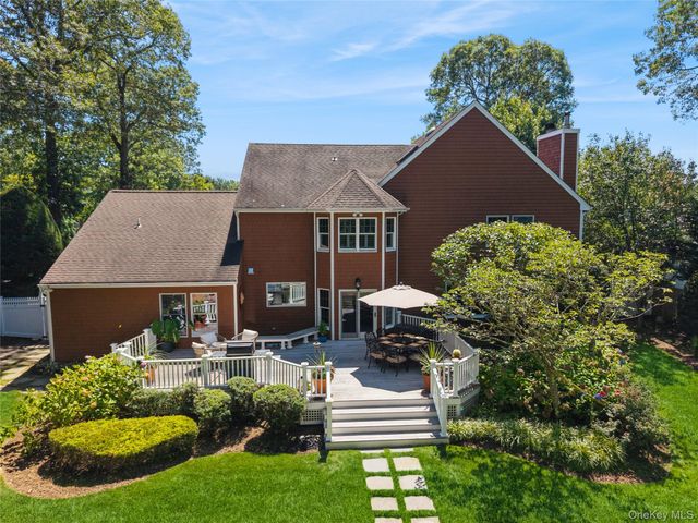 11 Cobblestone Court, Centerport, NY 11721