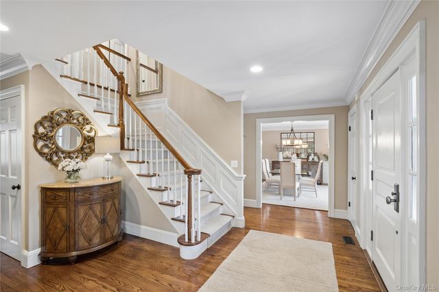 11 Cobblestone Court, Centerport, NY 11721