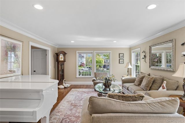 11 Cobblestone Court, Centerport, NY 11721