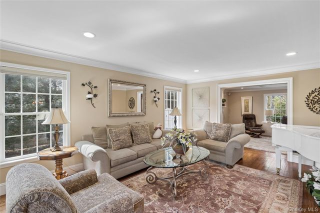 11 Cobblestone Court, Centerport, NY 11721
