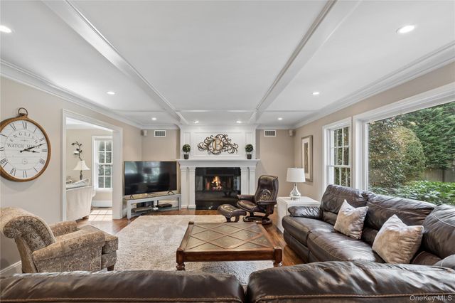 11 Cobblestone Court, Centerport, NY 11721