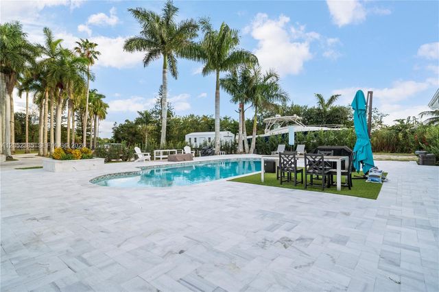 35220 SW 213th Ave, Homestead, FL 33034