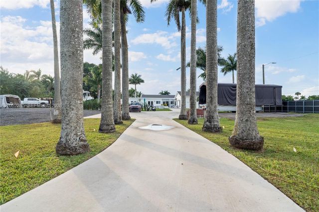 35220 SW 213th Ave, Homestead, FL 33034