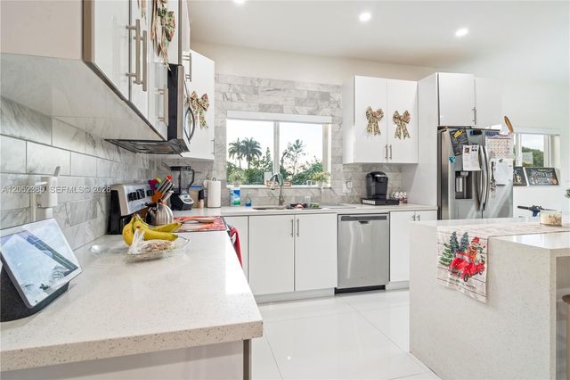 35220 SW 213th Ave, Homestead, FL 33034