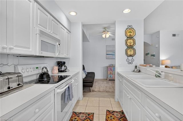 3830 Sawgrass WAY 2922, Naples, FL 34112