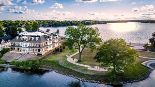 503 N Lake ROAD #2, Oconomowoc, WI 53066