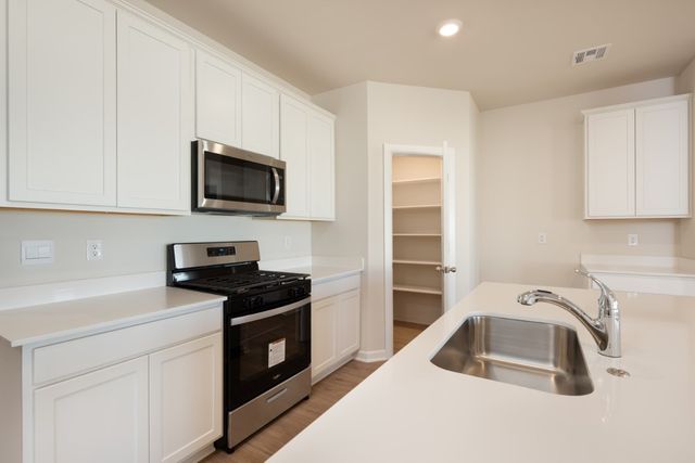 1125 E Stetson Lane, Mustang, OK 73064