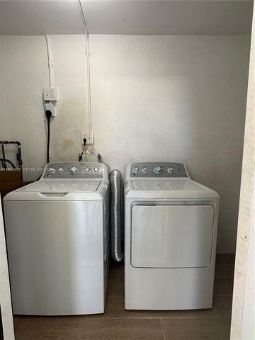 3042 Hayes St, Hollywood, FL 33021