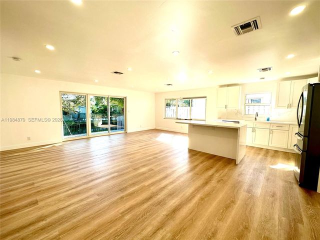 3042 Hayes St, Hollywood, FL 33021