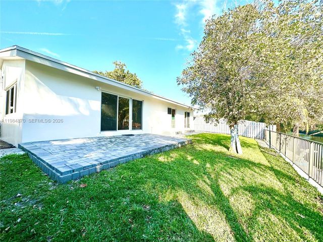 3042 Hayes St, Hollywood, FL 33021