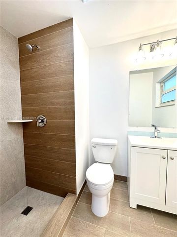 3042 Hayes St, Hollywood, FL 33021