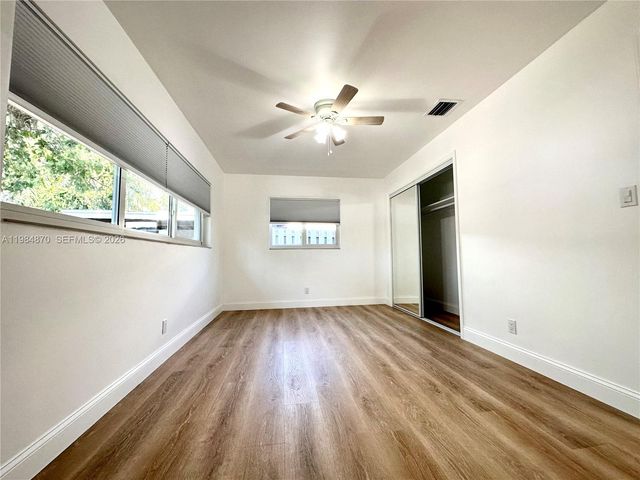 3042 Hayes St, Hollywood, FL 33021