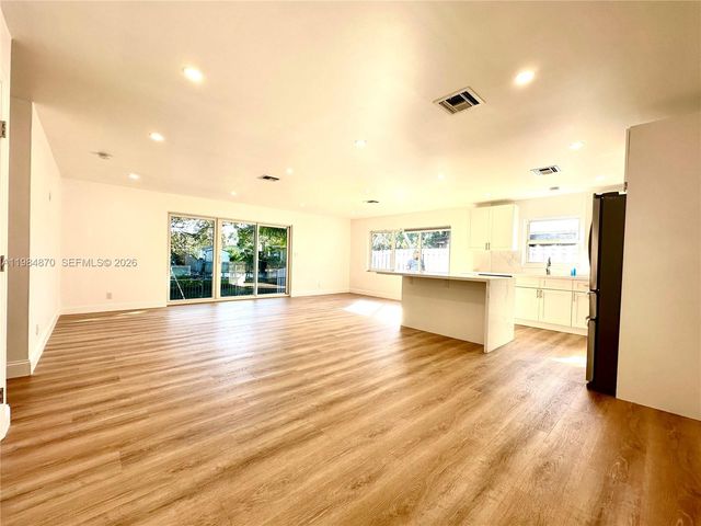 3042 Hayes St, Hollywood, FL 33021