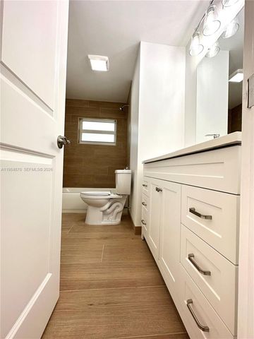 3042 Hayes St, Hollywood, FL 33021