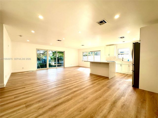 3042 Hayes St, Hollywood, FL 33021