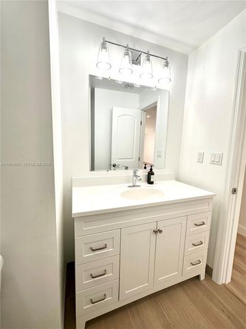 3042 Hayes St, Hollywood, FL 33021