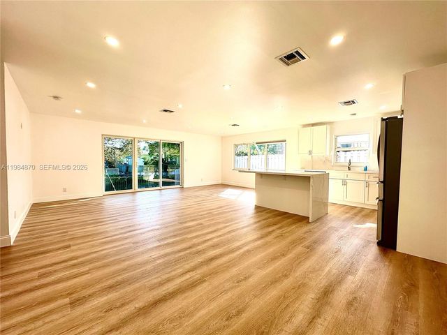 3042 Hayes St, Hollywood, FL 33021