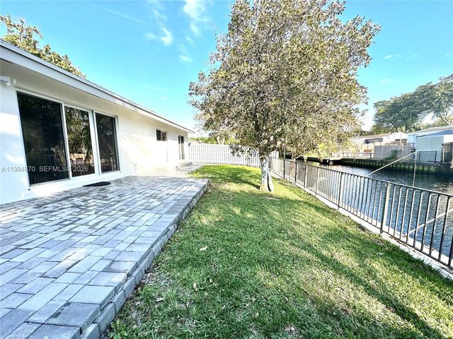 3042 Hayes St, Hollywood, FL 33021